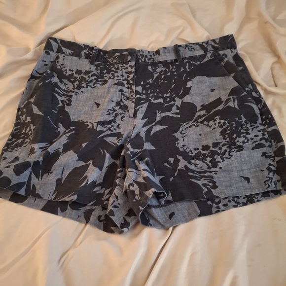 GAP Women's Navy And Light Blue Floral Tailored Shorts - Picture 5 of 7